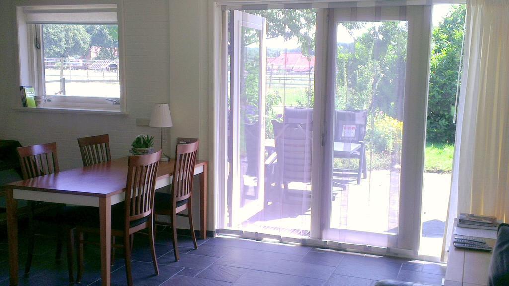 Vakantiehuis "Aan De Zandweg" Roderesch Стая снимка